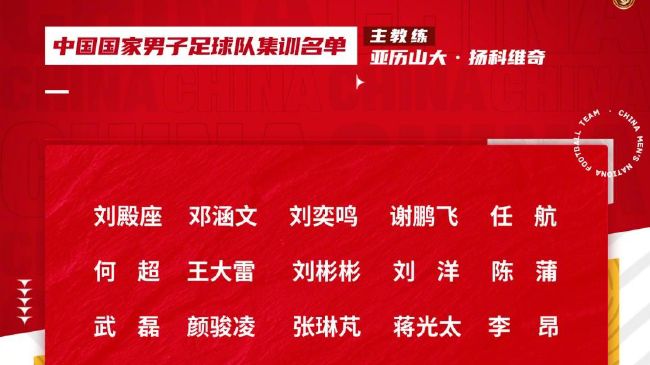 男人扒开美女内裤摸到爽